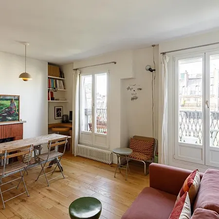 A So Parisian Cocoon Апартаменты Париж