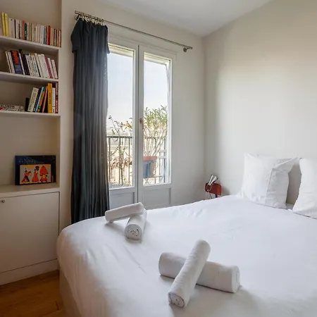 A So Parisian Cocoon Апартаменты Париж