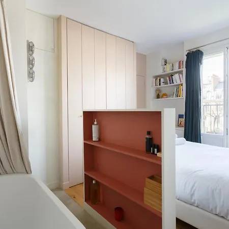 Апартаменты A So Parisian Cocoon *