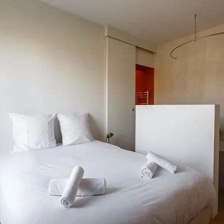 A So Parisian Cocoon Апартаменты Париж